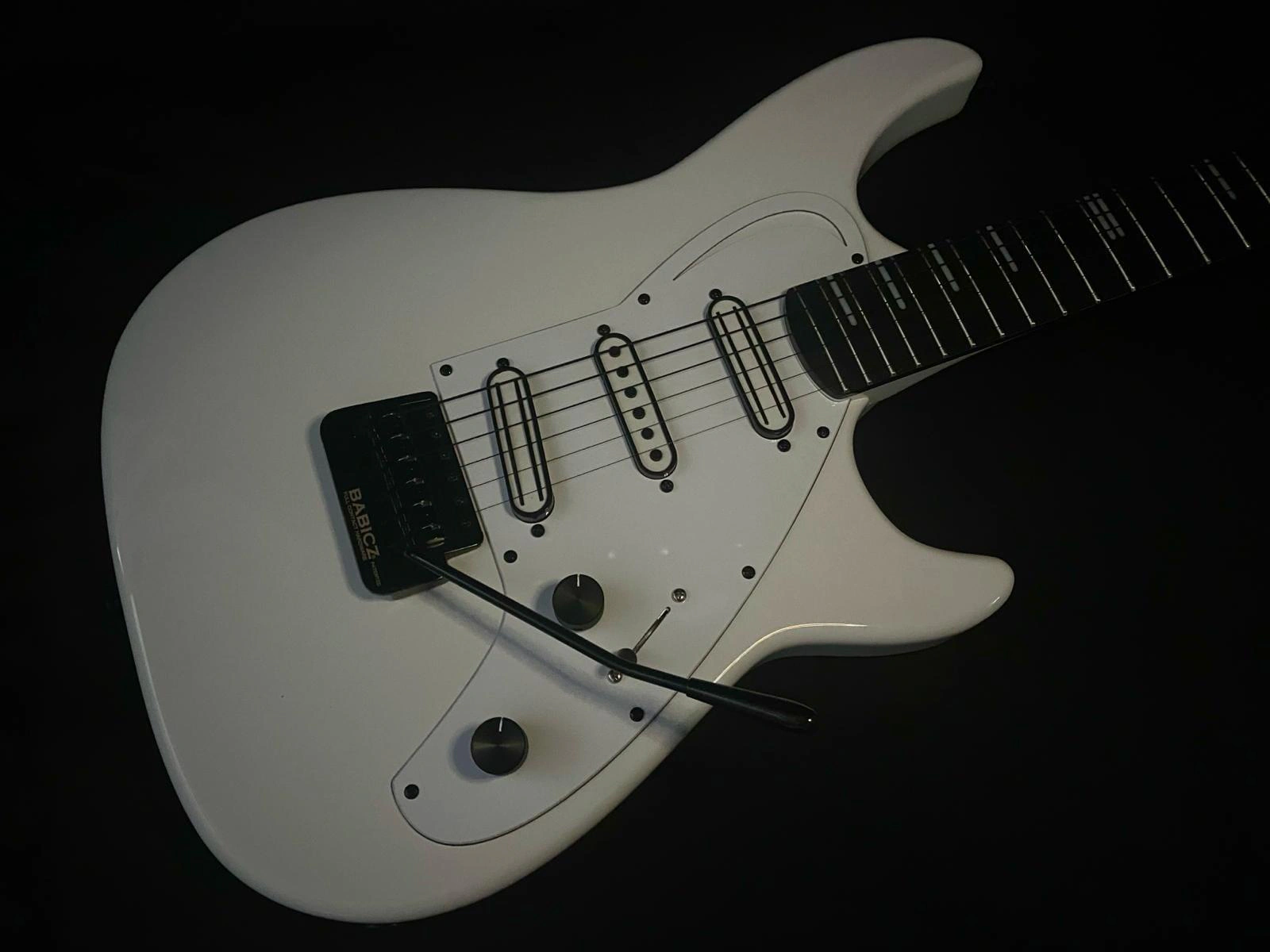 Heier #15 T2 Black/White – Detailansicht 10 – Custom E-Gitarre von Heier Guitars bei Dresden und Meißen